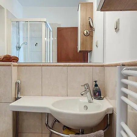Apartman Carlo *