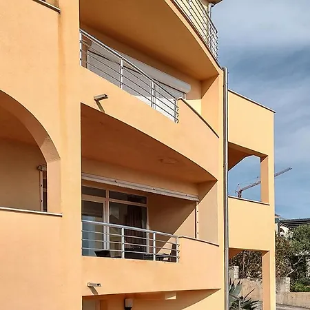 Apartman Carlo * 트로기르