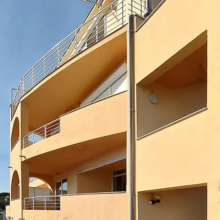 Apartman Carlo Lejlighed